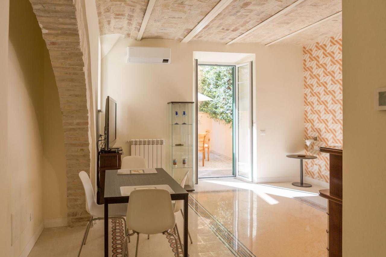 Romantica Apartment With Dehors Near San Giovanni المظهر الخارجي الصورة